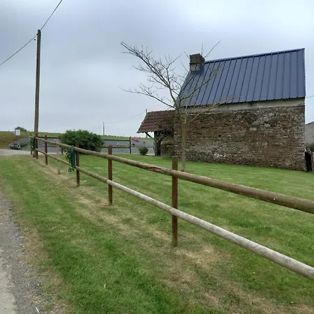 Dans Longere En Pierre A La Campagne Saint-Ovin