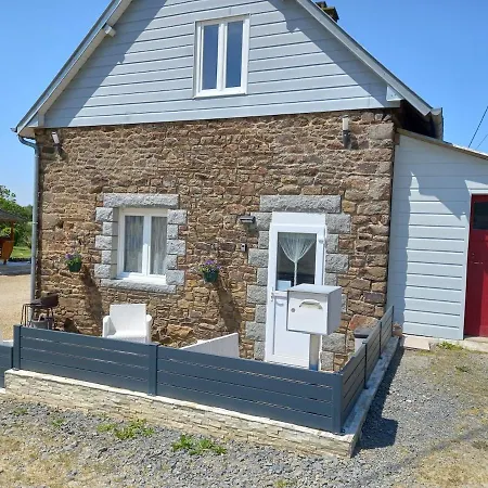 Dans Longere En Pierre A La Campagne * Saint-Ovin