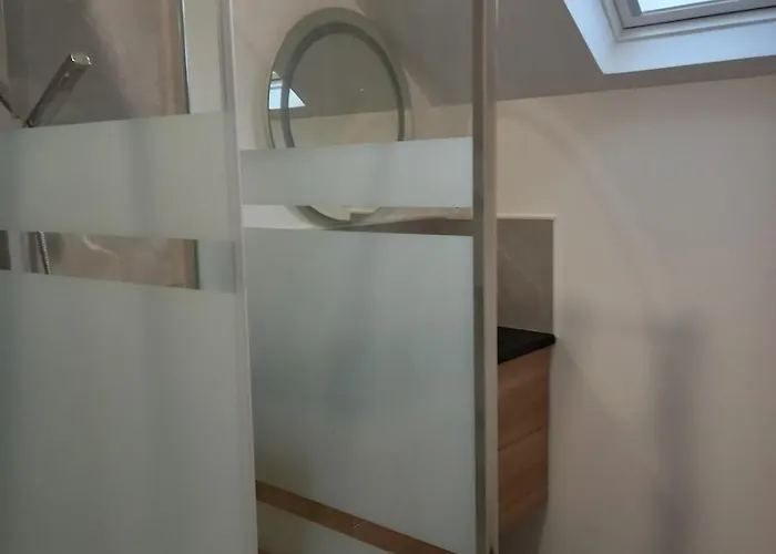 Dans Longere En Pierre A La Campagne * Saint-Ovin