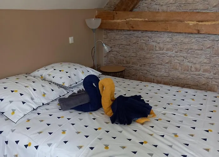 Dans Longere En Pierre A La Campagne * Saint-Ovin